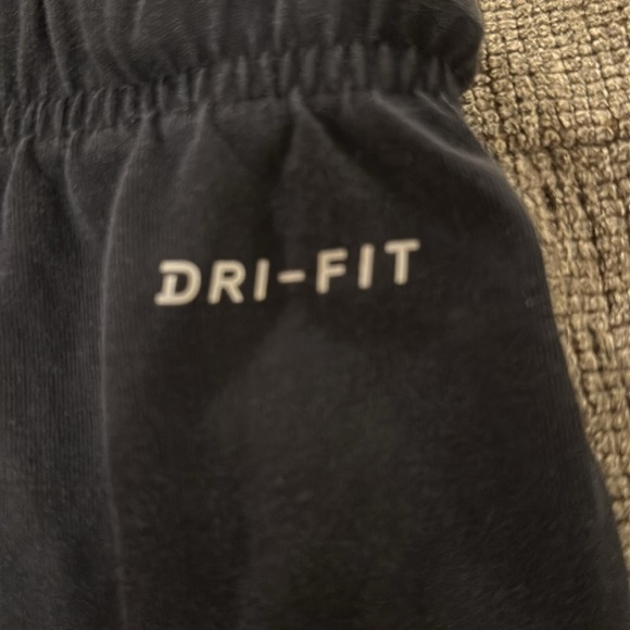 Nike shorts - Picture 3 of 6